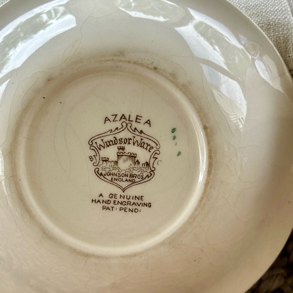 Johnson Bros., Windsor Ware, Azalea Pattern Bowl - Picture 5 of 6